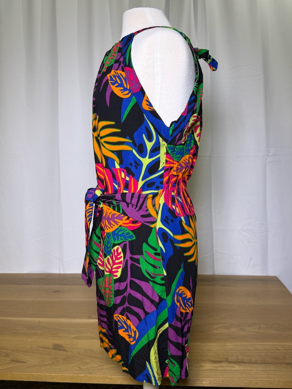 La Mer Luxe Black & Neon Tropical Halter Dress Leaf Print Tie Waist Small - Picture 3 of 9
